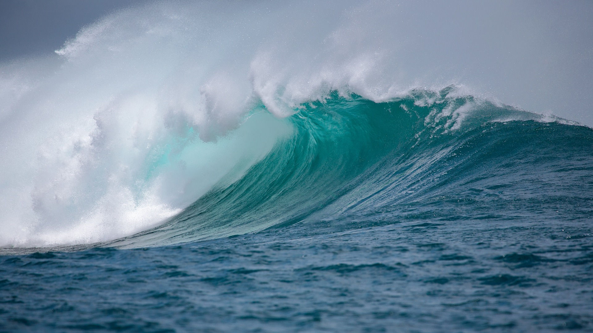 Breaker. Image credit: Kanenori on Pixabay.