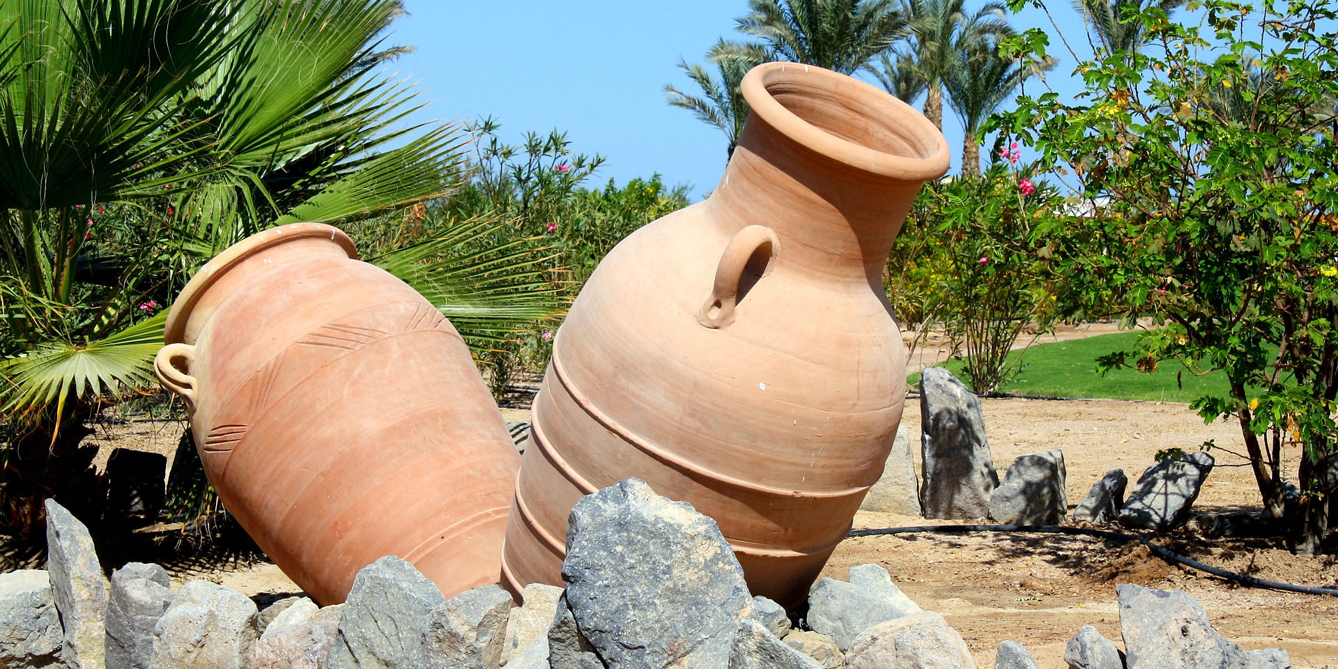 Water jars. Photo credit: HaKoPhoto on Pixabay.